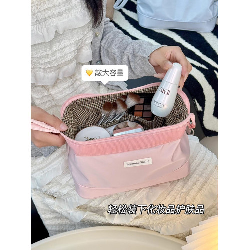 化妝包大容量女2025新款可攜式化妝品收納袋輕奢高級感旅行洗漱包