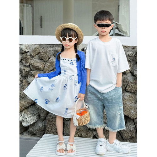 海邊度假親子裝母女裝北京雲南草原旅遊穿搭一家三口夏白色連衣裙