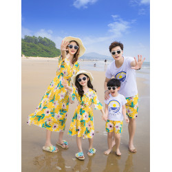 三亞海邊沙灘親子裝夏裝2025新款潮一家三口四口洋氣母女裝連衣裙