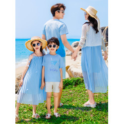 親子裝夏一家三口新款四口母女吊帶連衣裙海邊度假沙灘裙家庭夏季