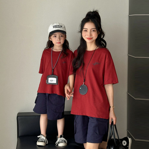 親子裝短袖夏季一家三四口棗紅色字母半袖母女裝Tt恤上衣家庭裝潮