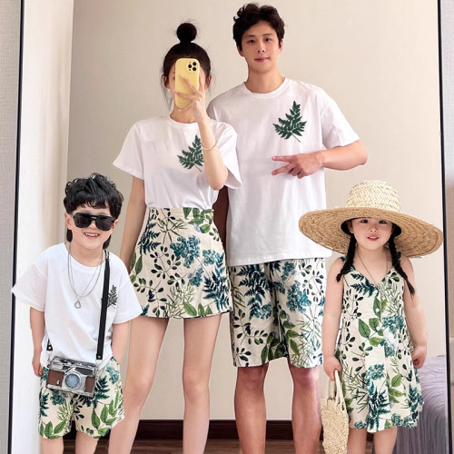 沙灘度假親子裝海邊新款夏季一家三四口母女沙灘裙t恤套裝全家裝