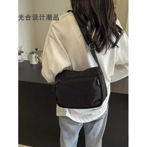 光合設計潮品新款大容量輕便休閒女包高級感流行單肩斜背實用包包