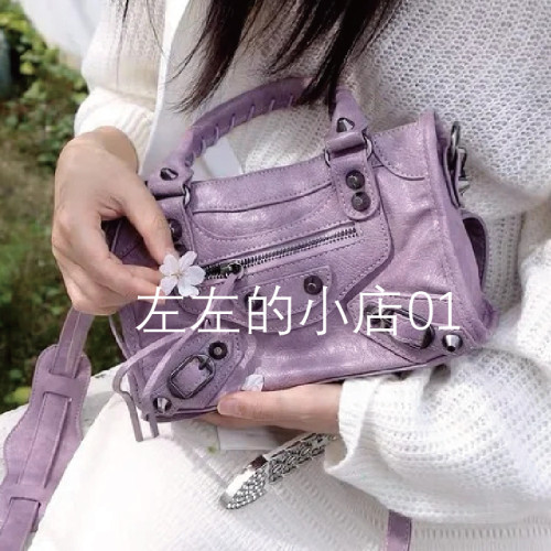包包復古鉚釘機車包皮包手拎包高級感辣妹女小衆斜後背包軟皮女包
