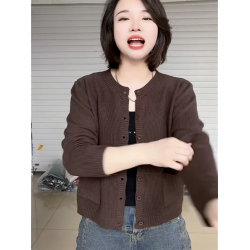 新款潮流圓領針織開衫純色百搭小個子打底衫大碼休閒風日常外套女