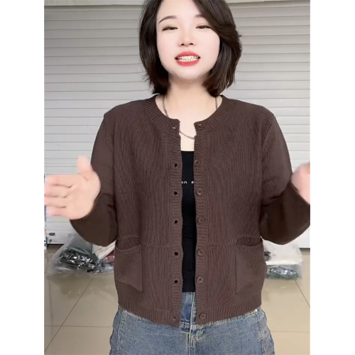 新款潮流圓領針織開衫純色百搭小個子打底衫大碼休閒風日常外套女