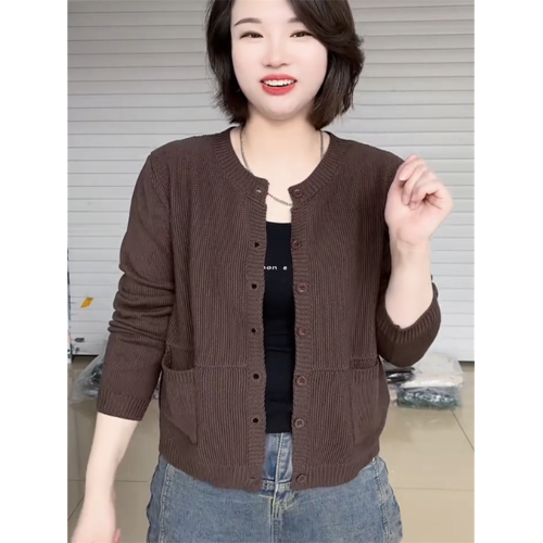 新款潮流圓領針織開衫純色百搭小個子打底衫大碼休閒風日常外套女