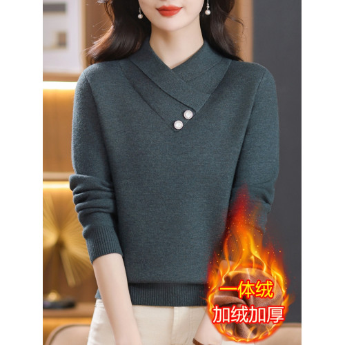 2024年新款羊毛衫女交叉領加絨毛衣冬季加厚媽媽一體絨內搭打底衫