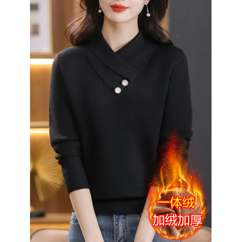 2024年新款羊毛衫女交叉領加絨毛衣冬季加厚媽媽一體絨內搭打底衫