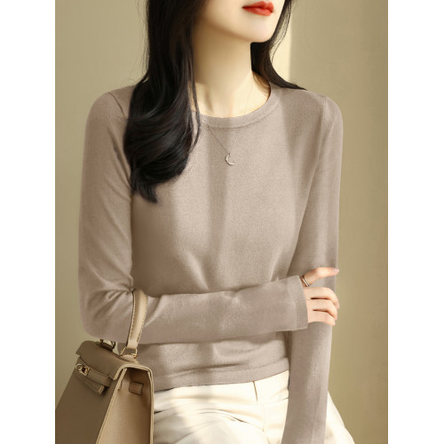 高級綠色圓領長袖寬鬆針織打底衫毛衣女春秋2025新款法式內搭上衣