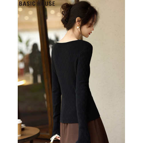 Basic House/百家好黑色喇叭袖珍珠鑲邊v領針織打底衫毛衣女春季