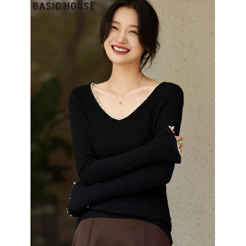 Basic House/百家好黑色喇叭袖珍珠鑲邊v領針織打底衫毛衣女春季