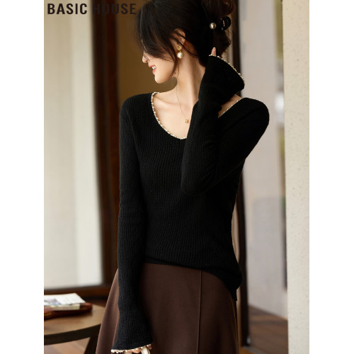 Basic House/百家好黑色喇叭袖珍珠鑲邊v領針織打底衫毛衣女春季
