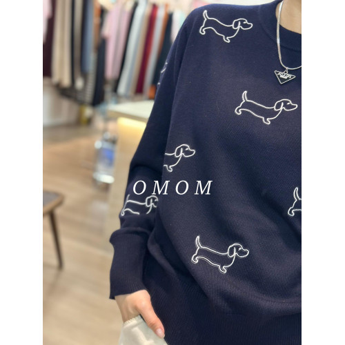 OMOM-2024秋冬新款狗狗刺綉學院風羊毛針織打底衫開叉 毛衣女