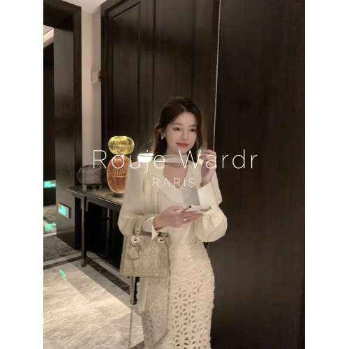 Rouje Wardr法式v領系帶緞面襯衫女秋冬設計感小衆長袖打底衫上衣