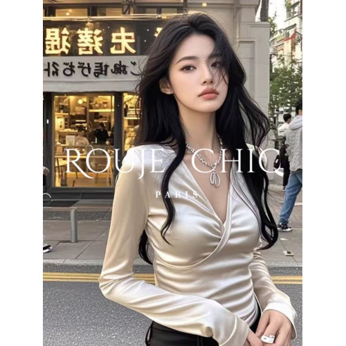 法國rouje chic早春季白色別致修身長袖V領緞面收腰短款打底衫女