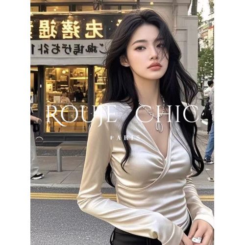 法國rouje chic早春季白色別致修身長袖V領緞面收腰短款打底衫女