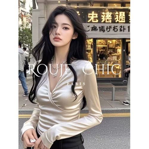 法國rouje chic早春季白色別致修身長袖V領緞面收腰短款打底衫女