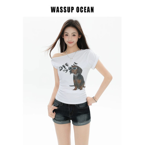 WASSUP短袖女t恤2025新款時尚通勤百搭減齡短款正肩小狗露肩上衣