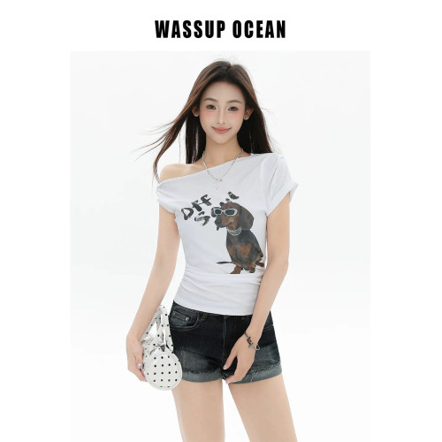 WASSUP短袖女t恤2025新款時尚通勤百搭減齡短款正肩小狗露肩上衣