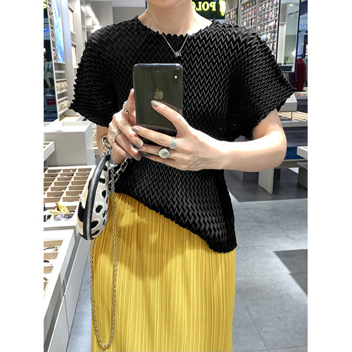 三宅褶皺2025夏季新品遮肚子顯瘦圓領上衣獨特超好看短袖女T恤薄