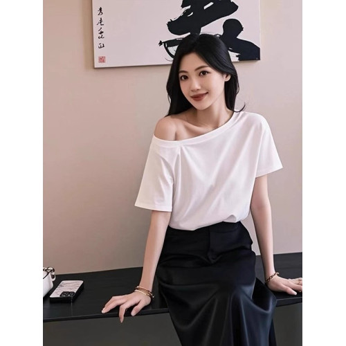 紅色一字肩斜領短袖女t恤2025夏季新款寬松顯瘦獨特別致洋氣上衣