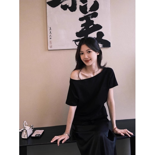 紅色一字肩斜領短袖女t恤2025夏季新款寬松顯瘦獨特別致洋氣上衣