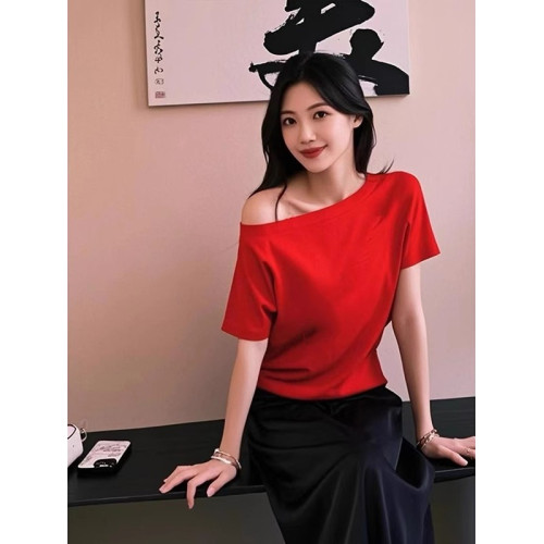 紅色一字肩斜領短袖女t恤2025夏季新款寬松顯瘦獨特別致洋氣上衣