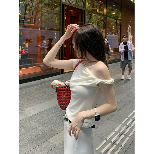 TS SHOP 韓裡韓氣設計感露肩上衣女輕熟小衆不撞款短袖女t恤2025