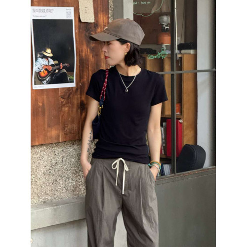 周浪清黑色圓領正肩短袖女t恤2025新款夏季修身顯瘦短款休閒上衣