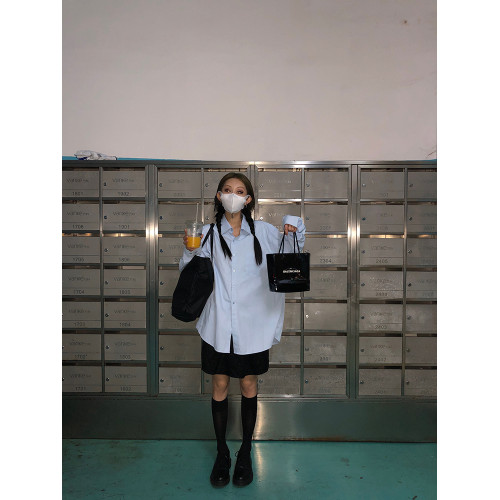 美伢FUZZYKON 純情小學妹 春秋白色中長款寬松襯衫 淺藍/白