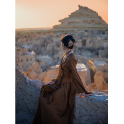 理想三旬旅行女裝西部牛仔風旅拍復古棕色系帶重工半身裙短款套裝