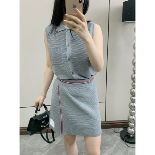 tb學院風百搭減齡休閒針織羊毛減齡小衆高版本橫波斜開短裙女春夏