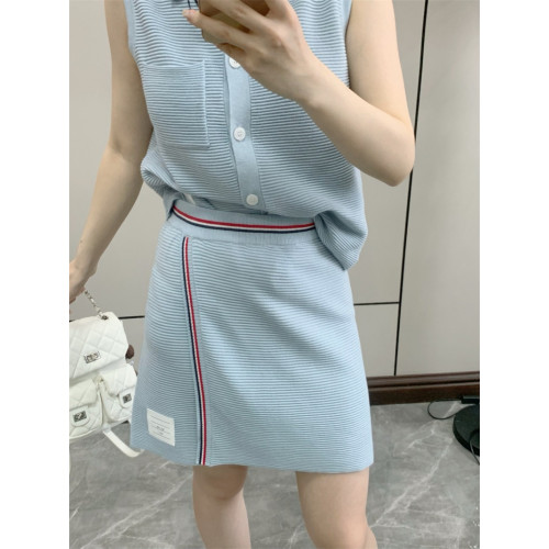 tb學院風百搭減齡休閒針織羊毛減齡小衆高版本橫波斜開短裙女春夏