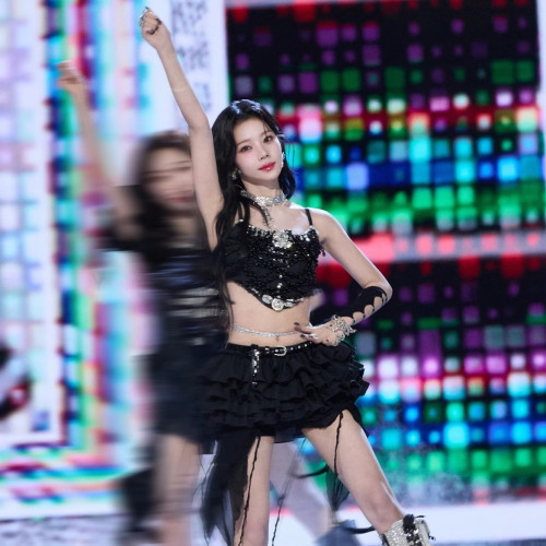 張紫甯同款性感黑色亮片打歌服套裝韓國女團同款夜店短裙舞台服