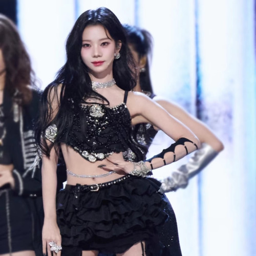 張紫甯同款性感黑色亮片打歌服套裝韓國女團同款夜店短裙舞台服