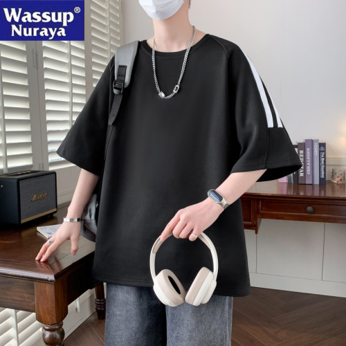 WASSUP NURAYA短袖男t恤2025新款港風大碼青少年兩條杠圓領五分袖