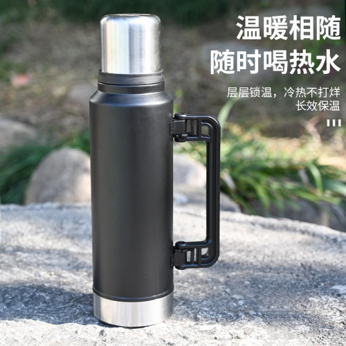 304不鏽鋼保溫杯雙層真空大容量戶外水壺可攜式帶手柄水杯
