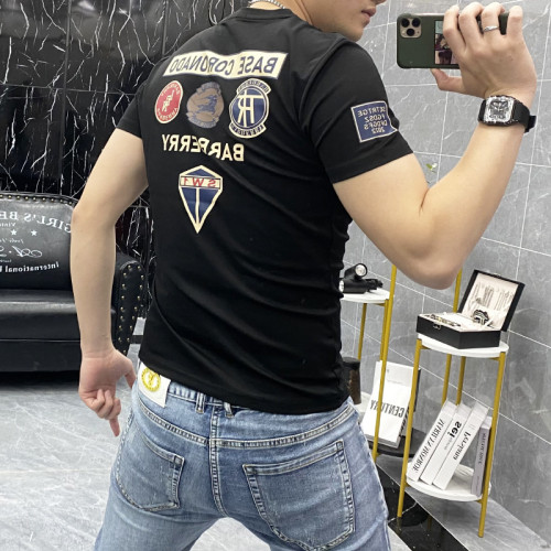 2024年夏季新款徽章刺綉圓領半袖男潮牌修身短袖簡約時尚男裝上衣