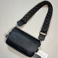three-box新品男士單肩包 休閒條紋彩帶斜後後背包 日系繙蓋男女後後背包
