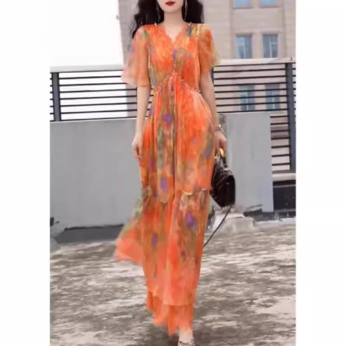 24209大愛美依緣2025夏季新款V領收腰顯瘦長款連衣裙沙灘印花女群
