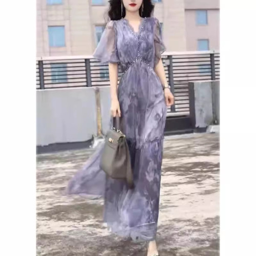 24209大愛美依緣2025夏季新款V領收腰顯瘦長款連衣裙沙灘印花女群