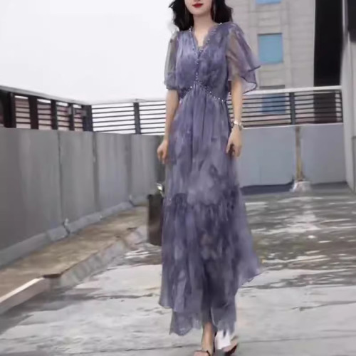 24209大愛美依緣2025夏季新款V領收腰顯瘦長款連衣裙沙灘印花女群