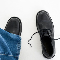 新款水洗馬皮黑色商務休閒皮鞋男士真皮復古大頭厚底德比鞋