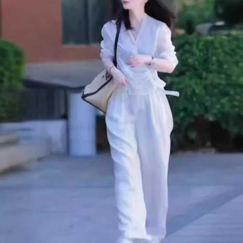 24165大愛美依緣2025夏季新款高級感V領系帶上衣高腰濶腿褲顯瘦女