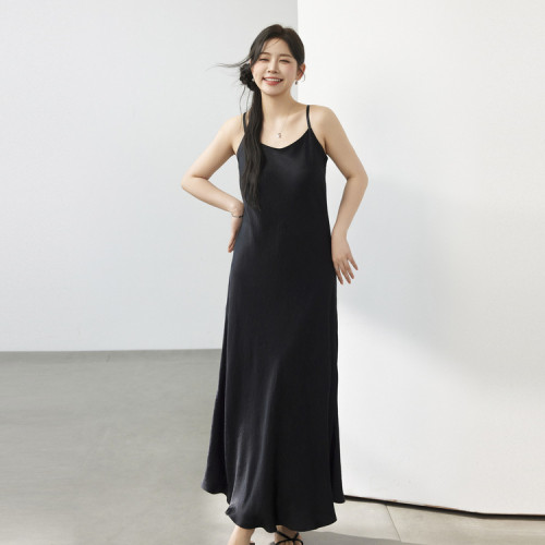 纖莉秀大碼女裝高級感醋酸垂感顯瘦性感吊帶連衣裙胖mm2024夏新款