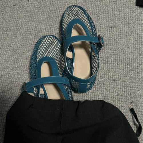 羊皮版～圓頭設計魚網格鏤空芭蕾舞鞋女夏藍色時尚平底皮帶釦單鞋
