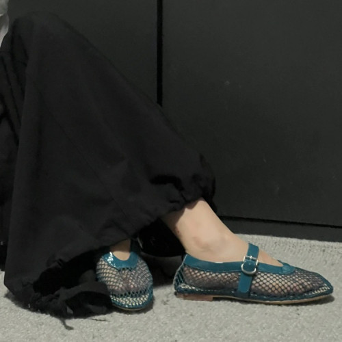 羊皮版～圓頭設計魚網格鏤空芭蕾舞鞋女夏藍色時尚平底皮帶釦單鞋