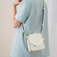 梵想浮雕壓紋monogram珠光方包斜背香水包出遊穿搭