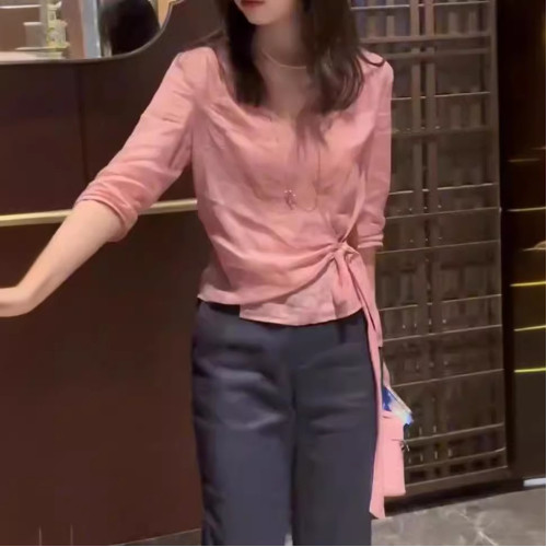 24529大愛美依緣2025新款V領側邊系帶收腰上衣時尚直筒九分褲女裝